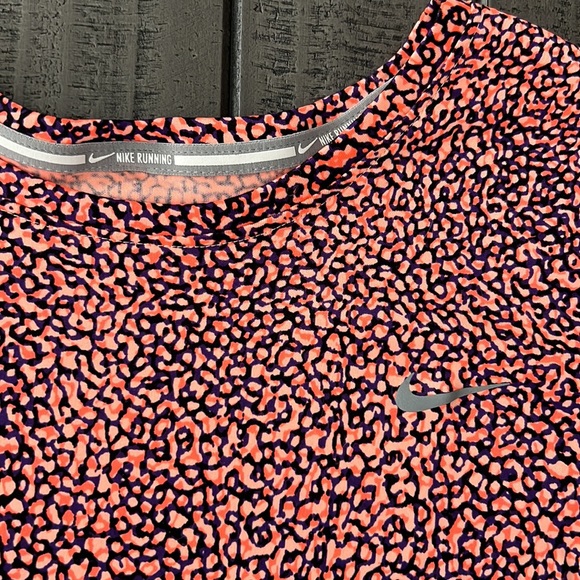 Nike reflective long sleeve dri fit running shirt - Picture 3 of 6